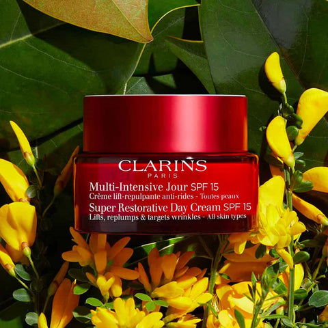 Clarins - Super Restorative Day Cream SPF15 - Lifts, replenishes & targets wrinkels - All skin types - 50ml